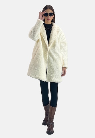 Elara Mantel in Weiß