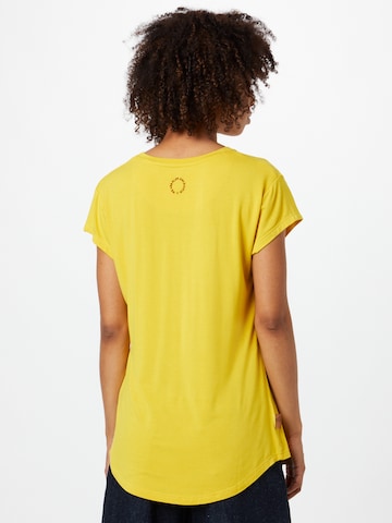 Alife and Kickin - Camiseta 'MimmyAK' en amarillo