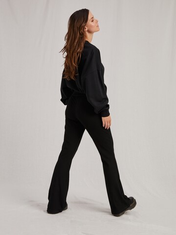 A LOT LESS Flared Pants 'Bryna' in Black