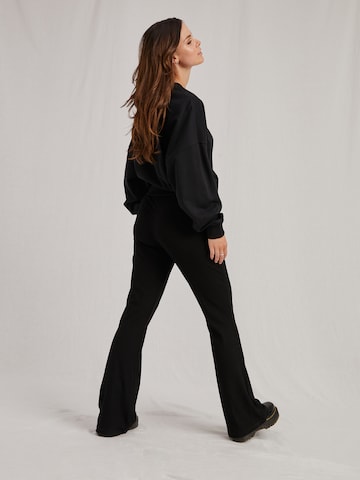 A LOT LESS Flared Pants 'Bryna' in Black