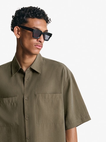 Bershka Comfort fit Button Up Shirt in Green