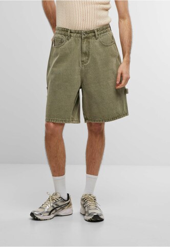 Another Cotton Lab Regular Trousers 'Carpenter' in Green: front