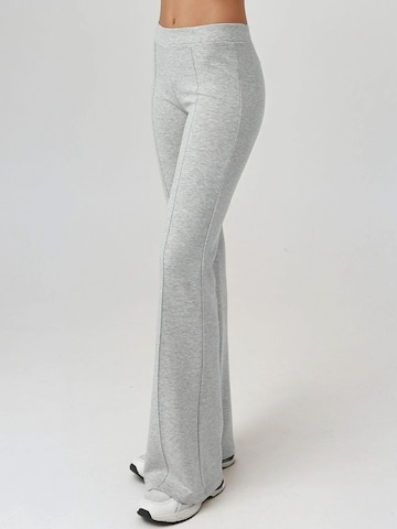 Flared Pantaloni di Busem in grigio