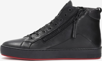 Sneaker alta di Kazar in nero: frontale