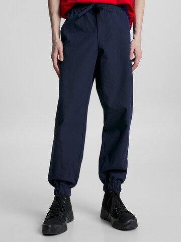 Tommy Jeans Tapered Pants 'Letterman' in Blue: front