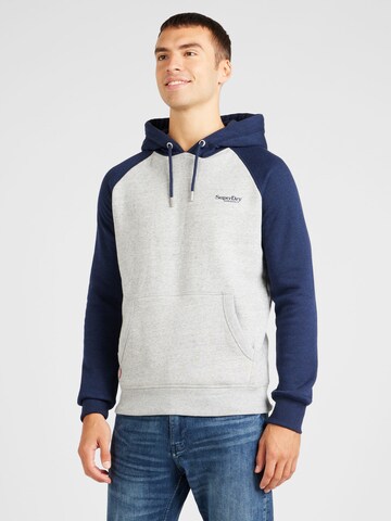 Sweat-shirt 'ESSENTIAL' Superdry en gris : devant