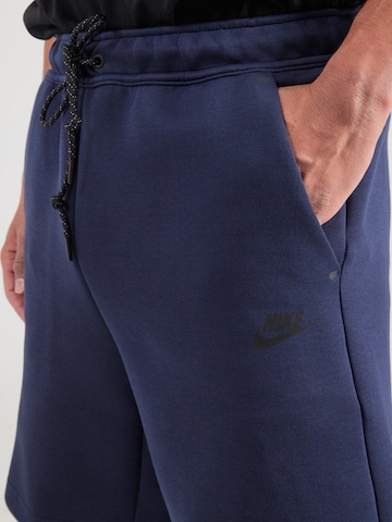 Nike SportswearLoosefit Hlače 'TECH FLC' - plava boja
