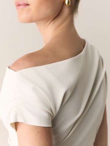 Next Top in Beige