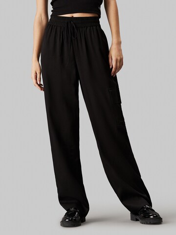 Calvin Klein Jeans Wide leg Cargo trousers in Black: front