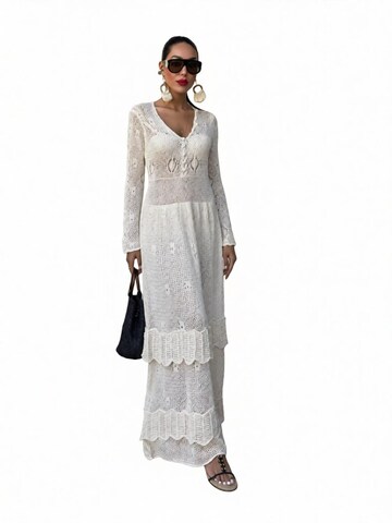 Sobe Istanbul Knit dress 'Gebreide Jurk Met Knoopdetail En Gelaagde Rok Eén maat' in White: front