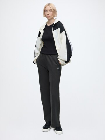 Calvin Klein Jeans Loosefit Hose in Schwarz