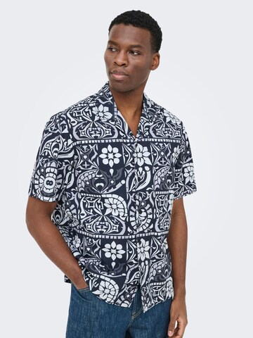 Coupe regular Chemise 'ONSWHITE' Only & Sons en bleu : devant