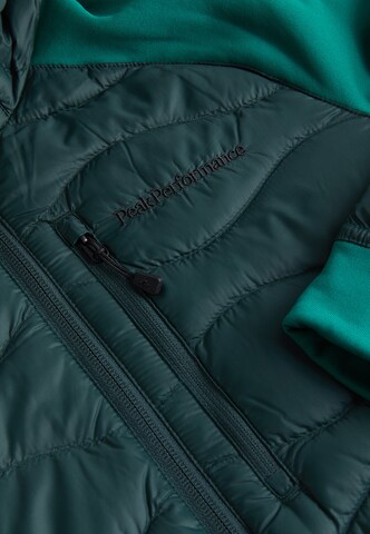 Veste d’hiver 'Helium Down' PEAK PERFORMANCE en vert