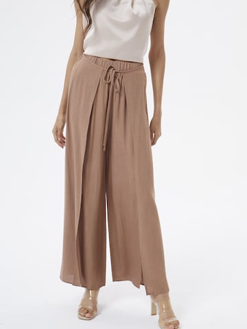 AIKI KEYLOOK Loose fit Trousers 'Static' in Brown: front