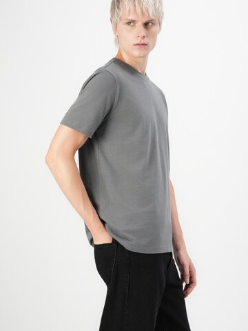 GAP Tričko 'EVERYDAY' – šedá