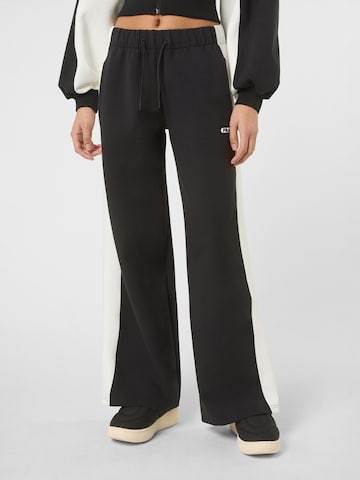 Wide leg Pantaloni 'LECORE wide contrast panel scuba track pants' di FILA in nero: frontale
