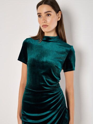 Robe ' ' Apricot en vert