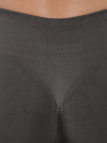 Smilodox Slimfit Shorts 'Priska' in Grau