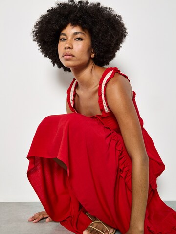 Abito di Apricot in rosso