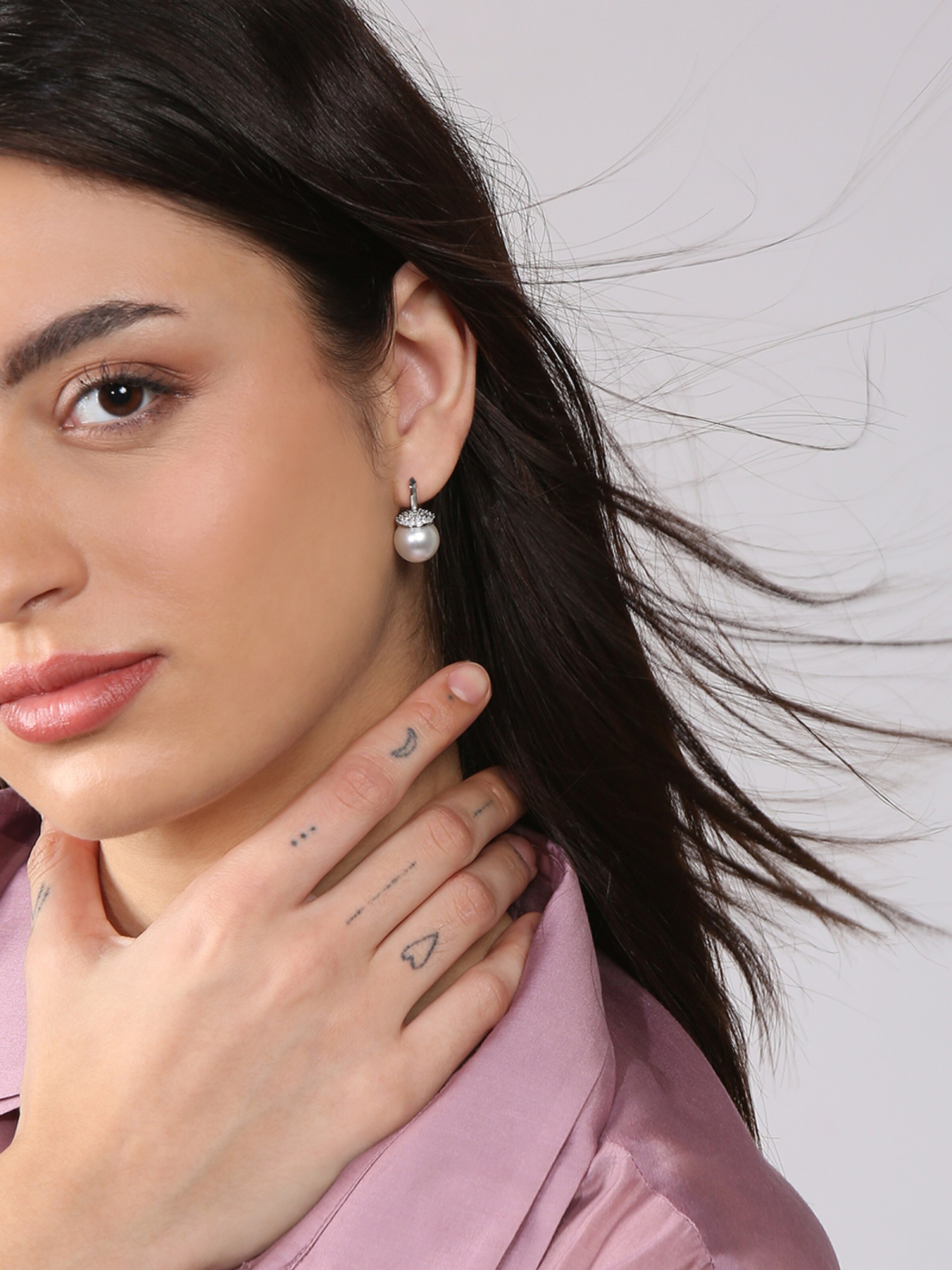 MISH Ohrringe 'Haven' in Weiß: Vorderseite