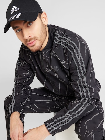 ADIDAS ORIGINALS - Chaqueta de entretiempo en negro