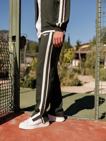 DAN FOX APPAREL Свободный крой Штаны 'Andreas' в Зеленый