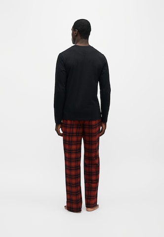 Pijama lungă 'MATT' de la GUESS pe roșu