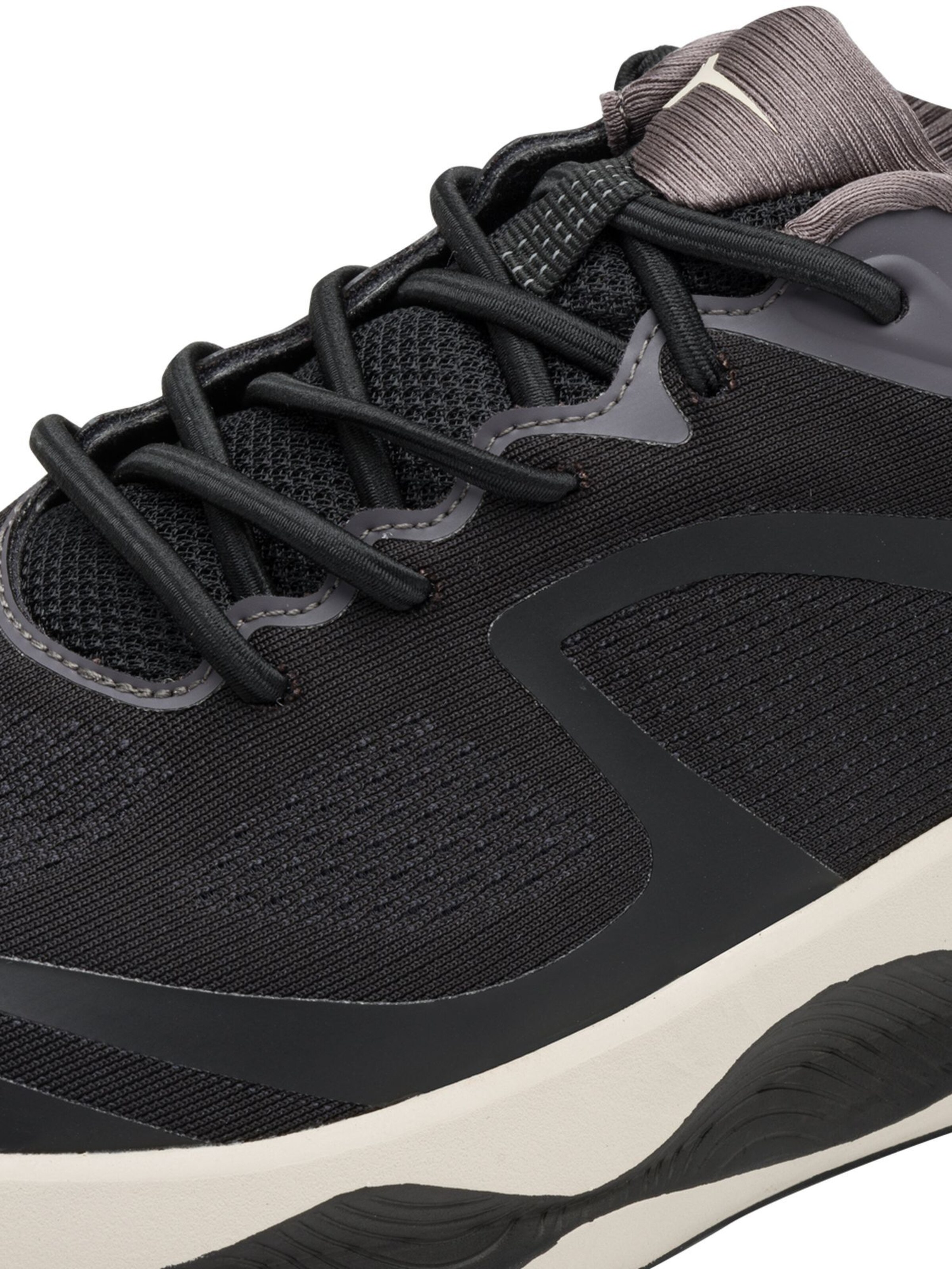 Baskets basses Tamaris en noir