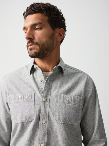 Next - Ajuste regular Camisa en gris