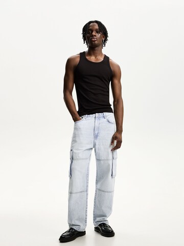 Bershka Loose fit Cargo jeans in Blue: front