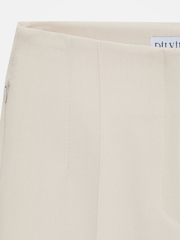 Slimfit Pantaloni con piega frontale di Dilvin in beige