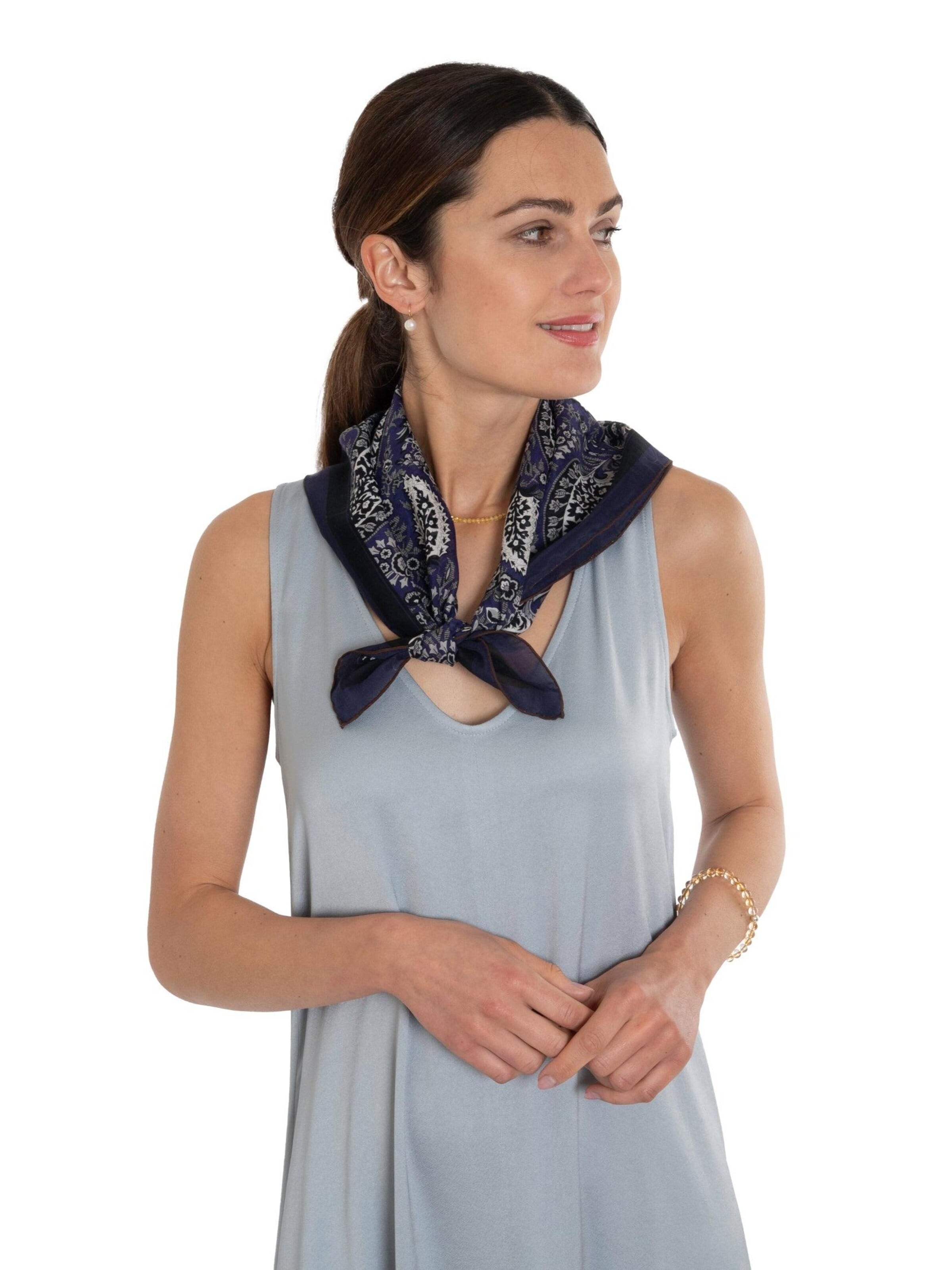 MayTree Scarf 'Seidentuch mit Baumwolle' in Blue: front