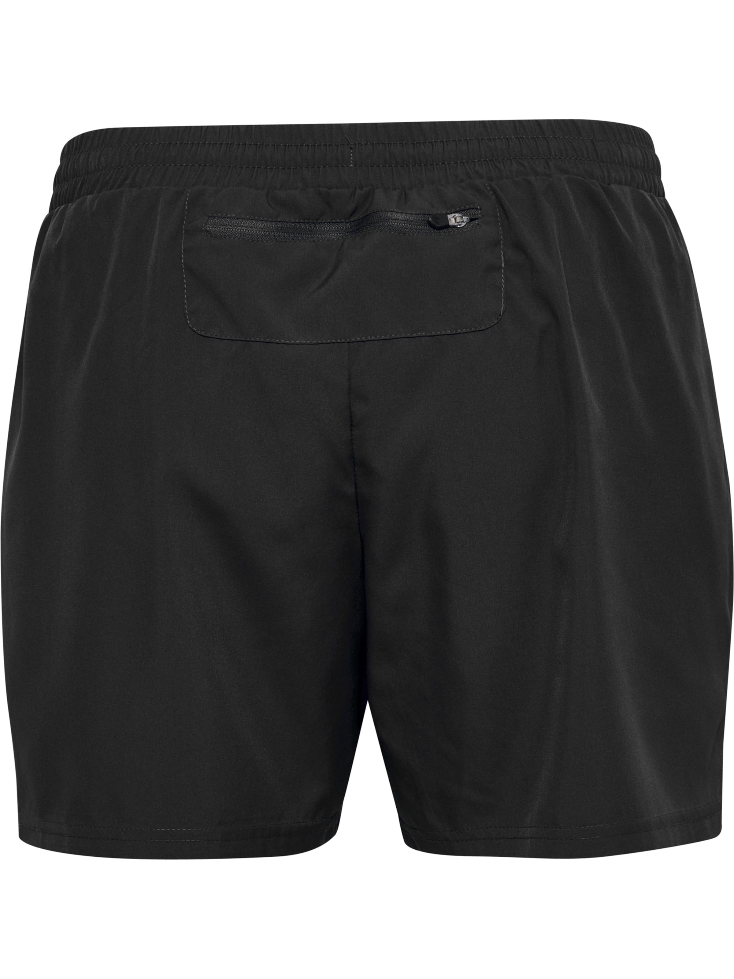 Newline Regular Shorts in Schwarz