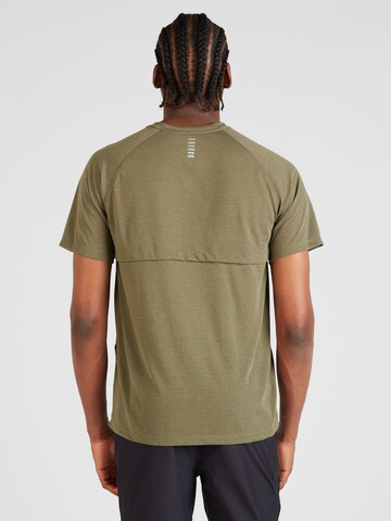 UNDER ARMOUR Функциональная футболка 'Streaker' в Зеленый