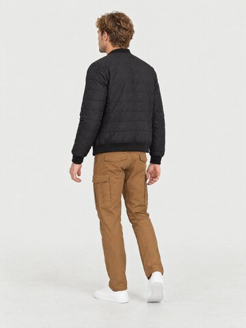 yazubi Regular Cargo Pants 'Jayden' in Beige