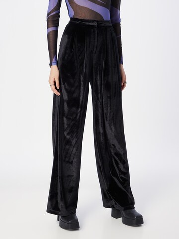 Trendyol - Loosefit Pantalón plisado en negro: frente
