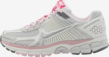 Nike Sportswear Matalavartiset tennarit 'ZOOM VOMERO 5' värissä harmaa: etupuoli