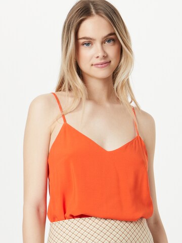ABOUT YOU Top 'Vicky' in Oranje: voorkant