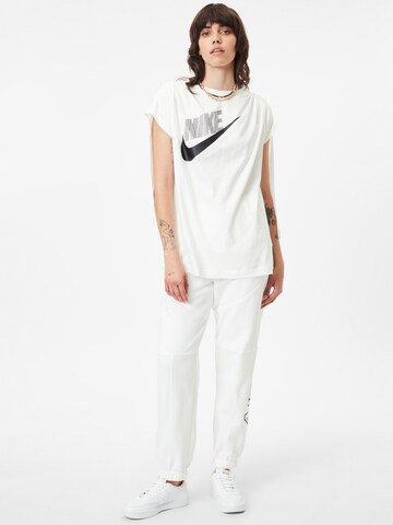 T-shirt Nike Sportswear en blanc