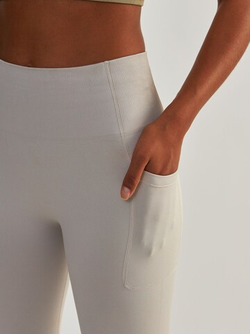BeShaped Regular Sporthose 'Lift Me Up' in Grau