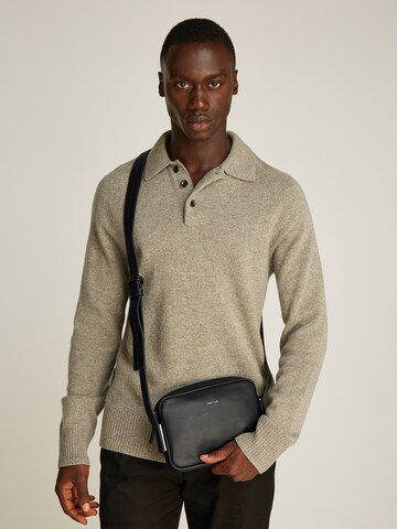 Calvin Klein Taška cez rameno - Čierna