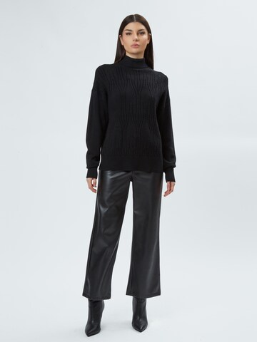 Influencer Sweater in Black