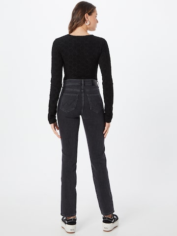 Coupe slim Jean WRANGLER en noir