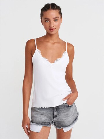 Dilvin - Top em branco: frente