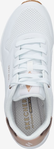 Baskets basses 'Uno-Golden Air' SKECHERS en blanc