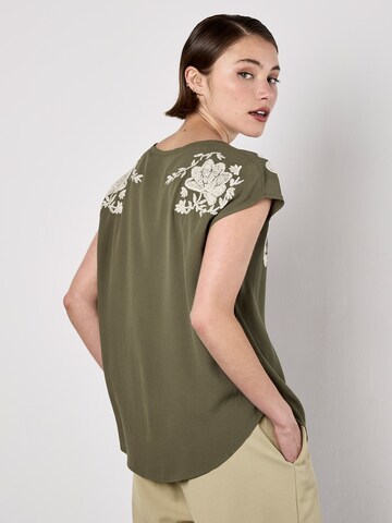 Chemisier Apricot en vert