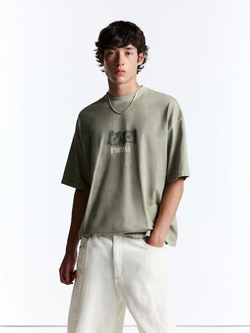Pull&Bear Koszulka 'NIRVANA ONE DOLLAR' w kolorze zielony