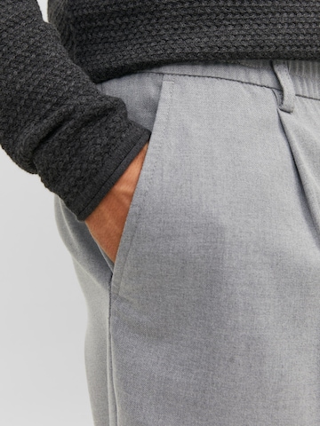 Loosefit Pantalon chino 'Karl' JACK & JONES en gris