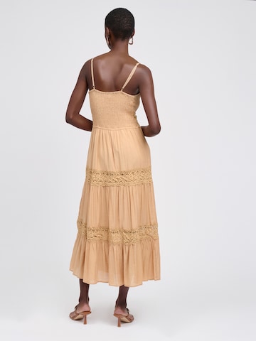 ruda Influencer Suknelė 'Crochet'