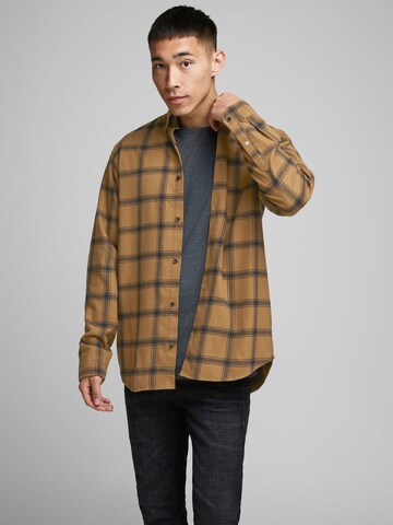 JACK & JONES Regular fit Overhemd in Bruin: voorkant